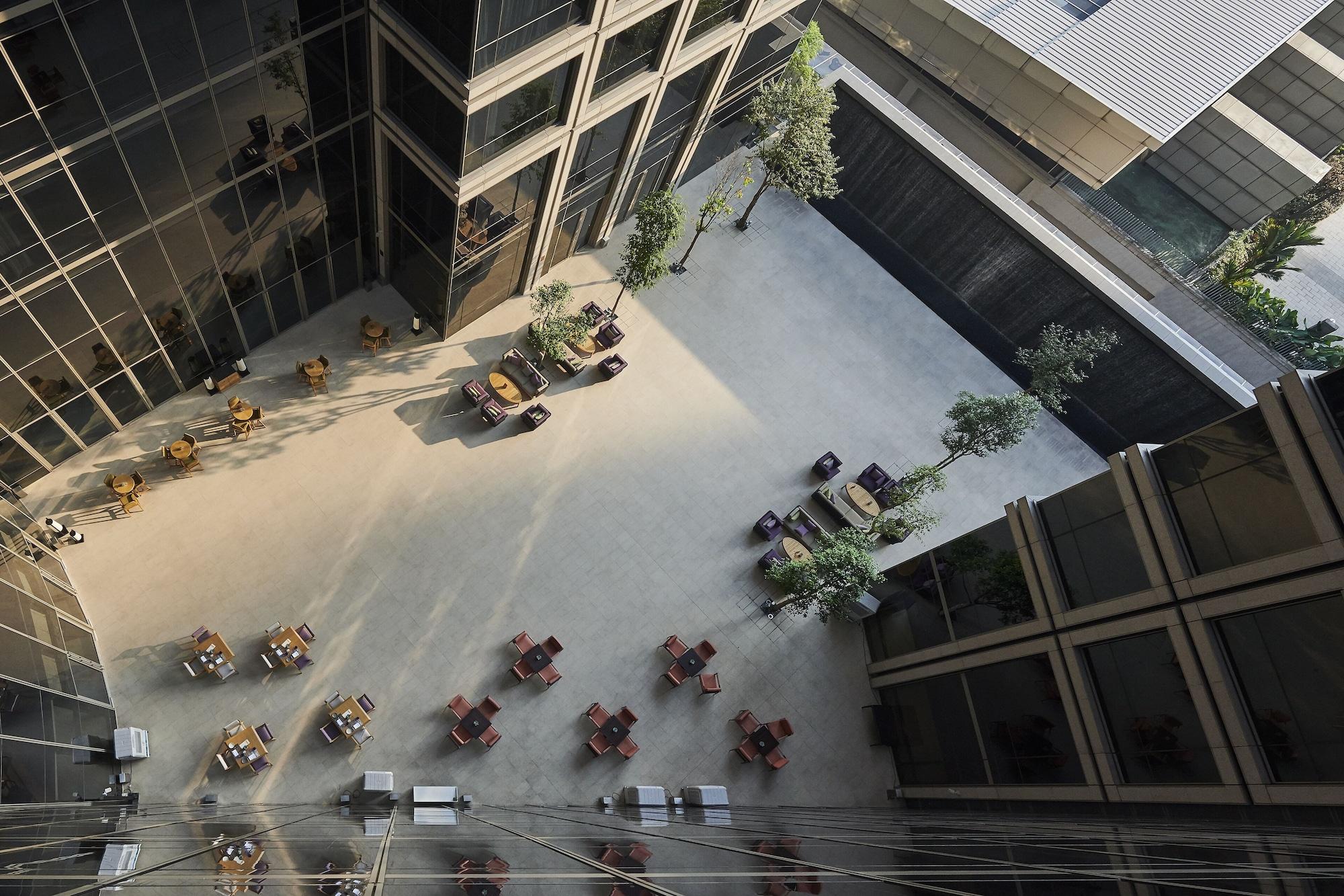 Pavilion Hotel Kuala Lumpur Managed By Banyan Tree Экстерьер фото The atrium of the new building