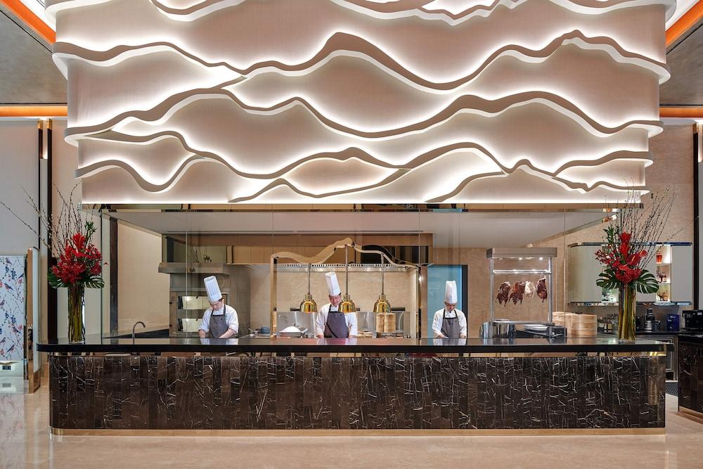 Pavilion Hotel Kuala Lumpur Managed By Banyan Tree Экстерьер фото The kitchen at the restaurant